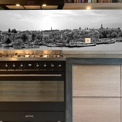 Keuken achterwand met Amsterdamse grachten in zwrt-wit