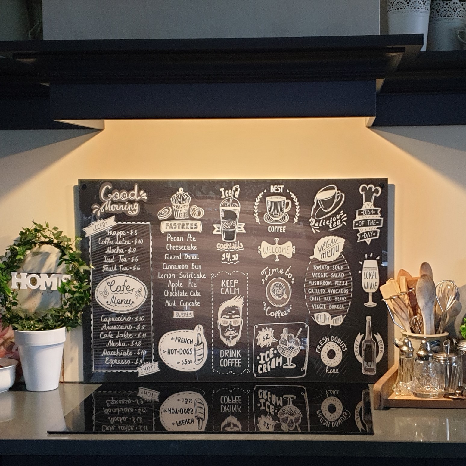 Melancholie Vrijstelling Uitgaand Keukenspatwand met print van krijtbord met menu - Kunst in je keuken