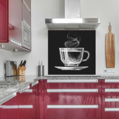 Spatscherm met print van krijtbord en kop thee