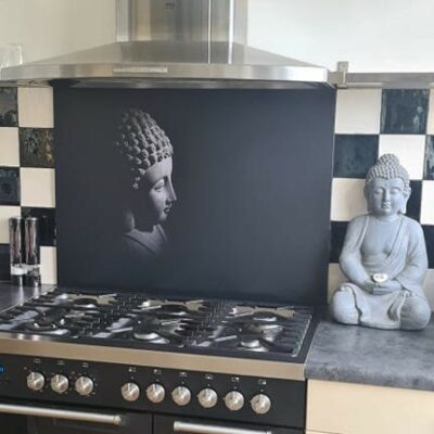 backsplash met buddha in zwart-wit