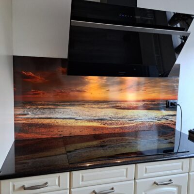 Keuken met gouden zonsondergang