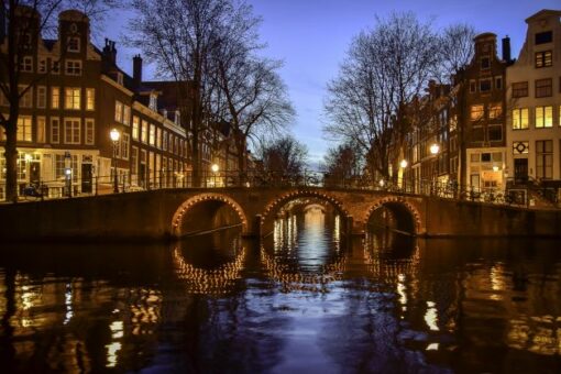 Kunstinjekeuken_keukenachterwand_spatscherm_Herengracht Amsterdam lichtjesbrug