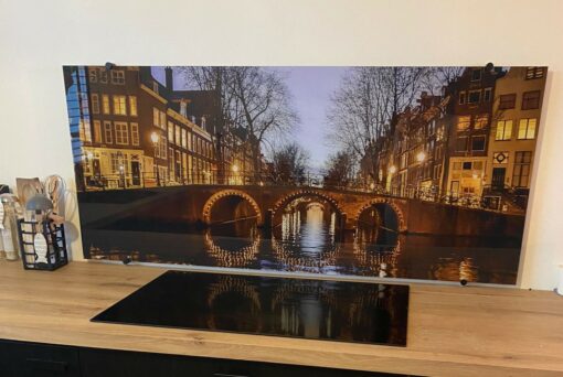 Kunstinjekeuken_keukenachterwand_spatscherm_ Amsterdam brug Herengracht