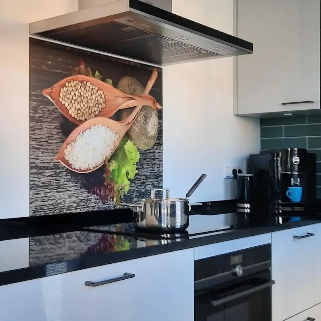 Spatscherm met bamboe lepels en peper & zout