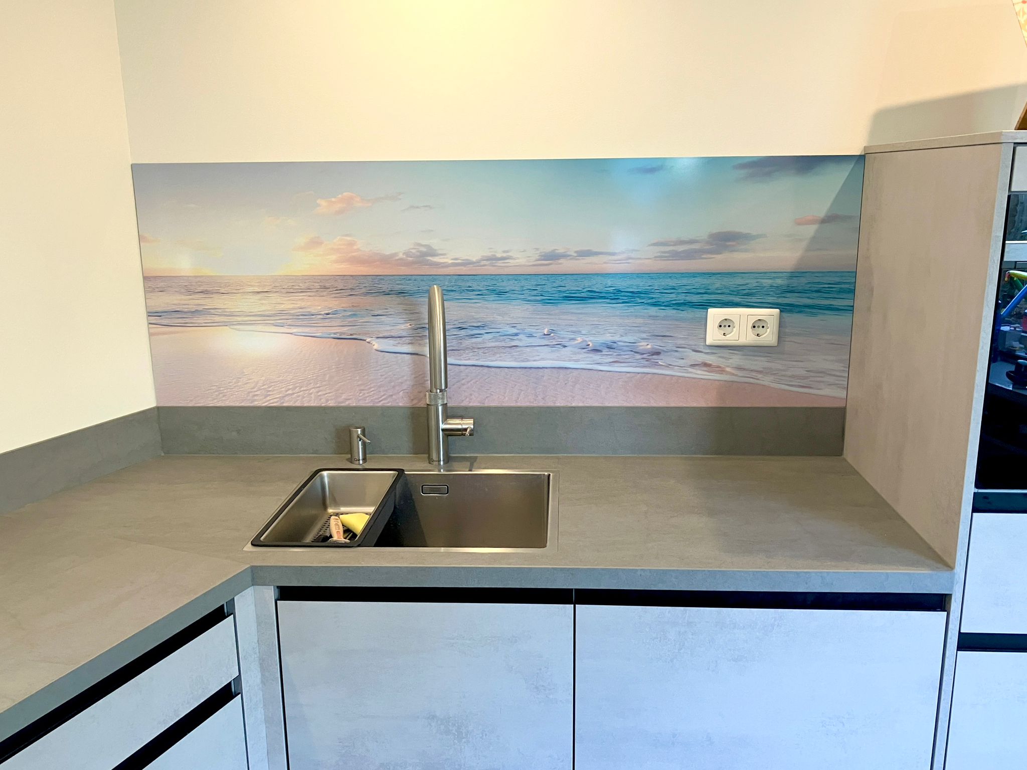 spatscherm-aluminium-keuken-op-maat-zonder-boren